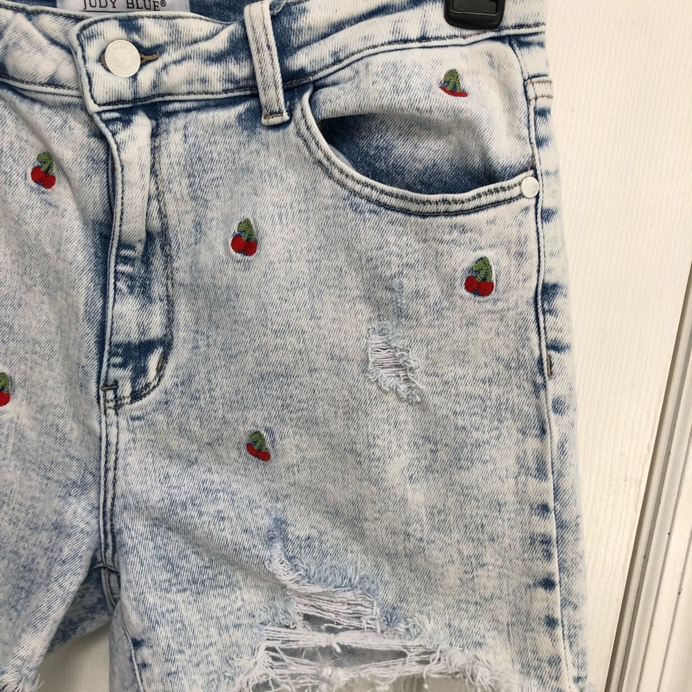 Judy Blue Cut Off Shorts High Rise Cherry Embroidered Acid Wash XL Festival - Picture 2 of 16